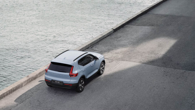 Volvo XC40 2.0 B3P Plus Pro Dark 5dr Auto Petrol Estate - Image 10